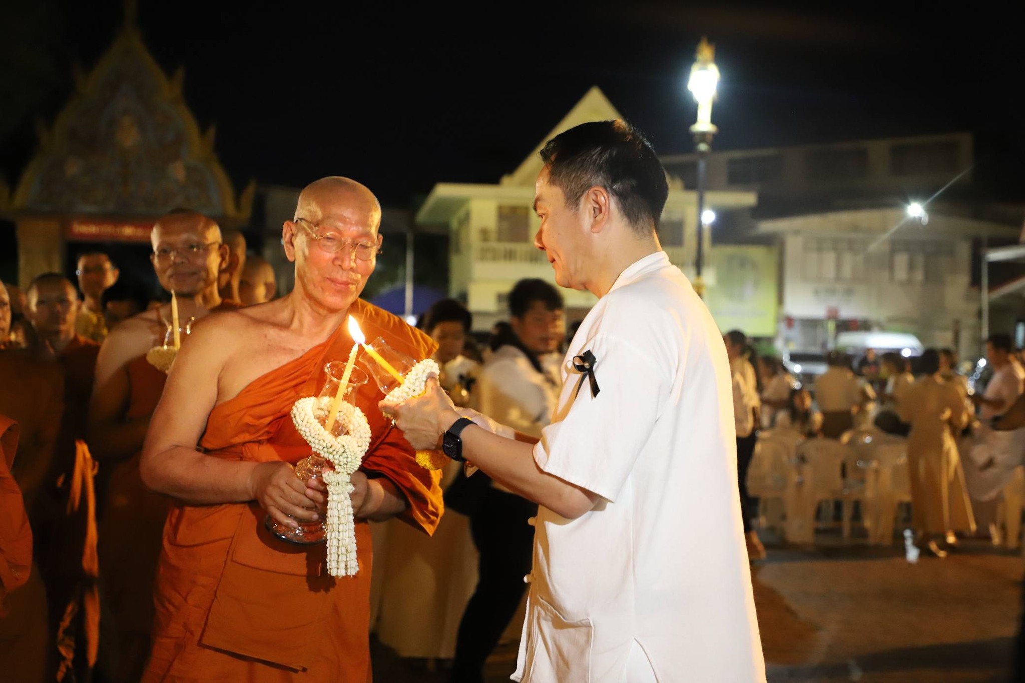 ผู้ว่าฯ อุบลราชธานี นำพุทธศาสนิกชนเวียนเทียนวันมาฆบูชา ส่งเสริมพระพุทธศาสนาอย่างพร้อมเพรียง