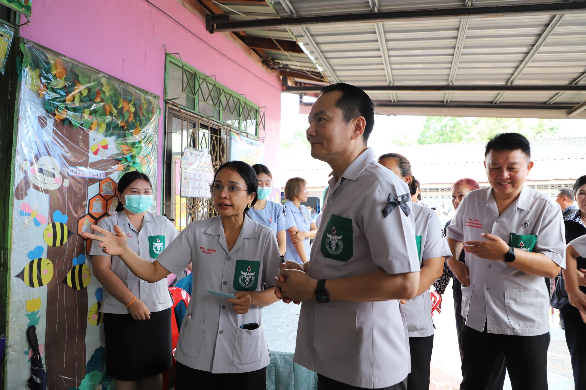 ผู้ว่าฯอุบลราชธานี เปิดหน่วยแพทย์เคลื่อนที่ พอ.สว. ลงพื้นที่ตระการพืชผล ดูแลกลุ่มเปราะบาง พร้อมสำรวจปัญหาพัฒนาพื้นที่