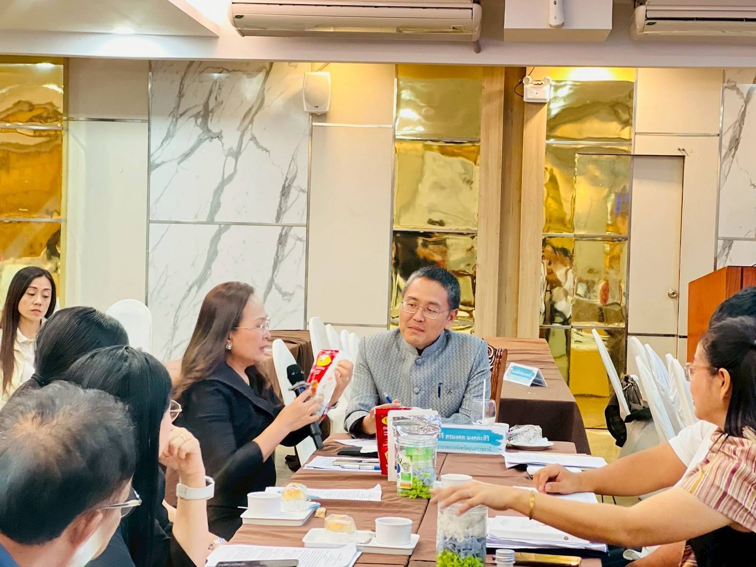 รองผู้ว่าฯ อุบลฯ ประชุมพัฒนาศักยภาพ OTOP คัดเลือกผลิตภัณฑ์เด่นยกระดับสู่ตลาด