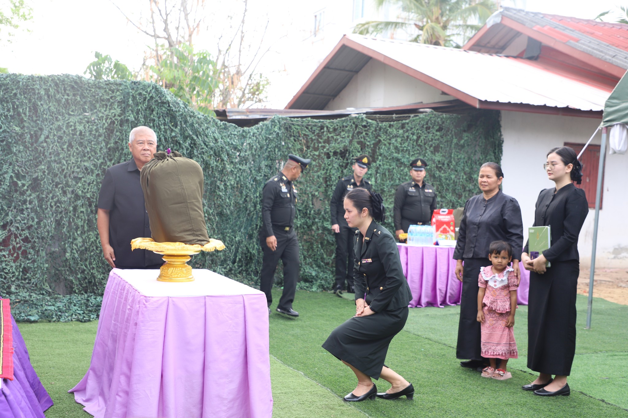 &ldquo;มูลนิธิชัยพัฒนา มอบสิ่งของพระราชทาน แก่ครอบครัว พลตรีอโณทัย ป้องแก้ว สะท้อนพระเมตตาห่วงใยประชาชน&rdquo;