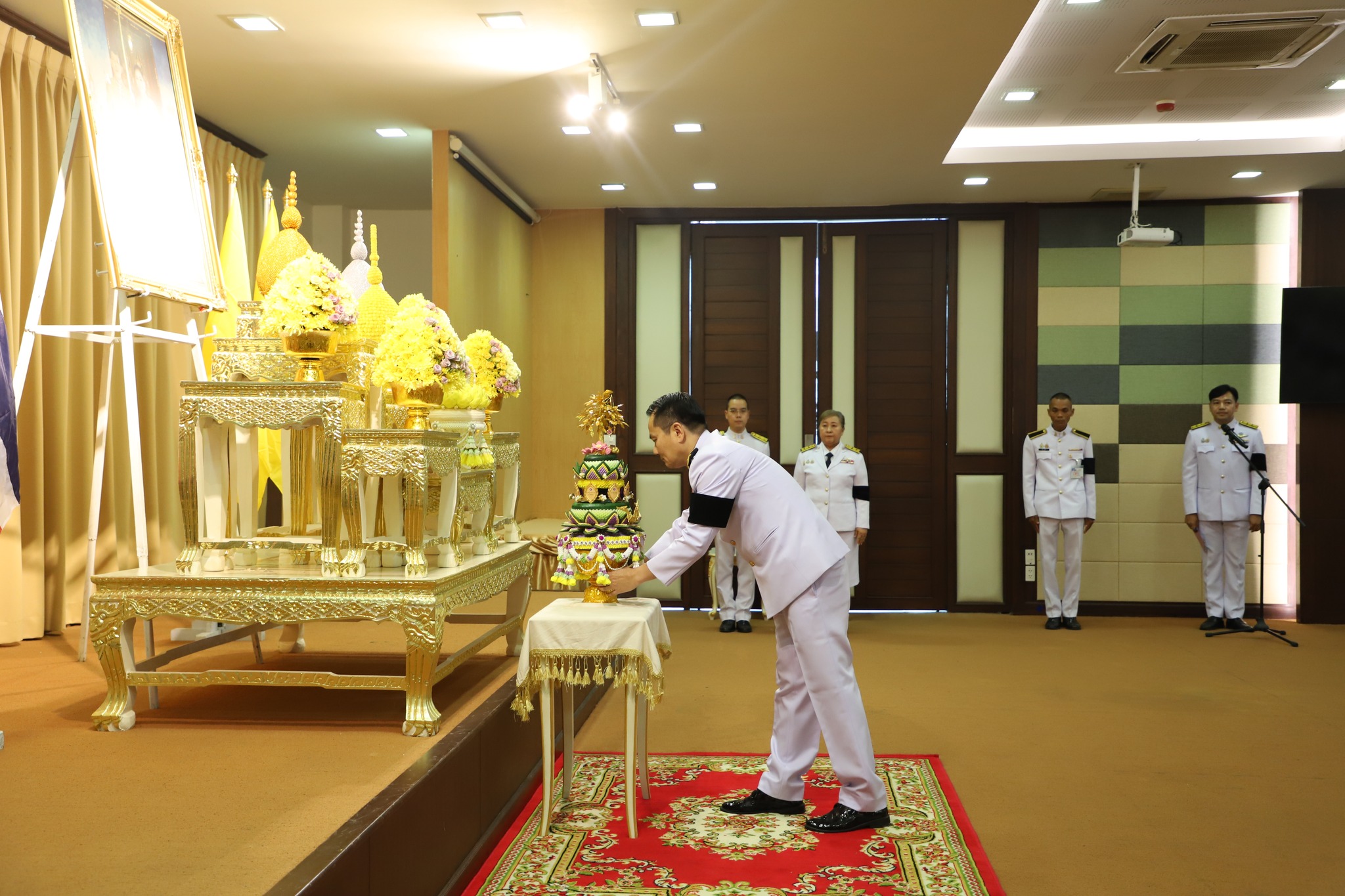 จังหวัดอุบลราชธานี รับพระราชทานพุ่มดอกบัวประดิษฐ์ เตรียมเชิญถวายสักการะ &ldquo;พระศรีมหาโพธิทศมราชบพิตร&rdquo; เนื่องในวันวิสาขบูชา 2569