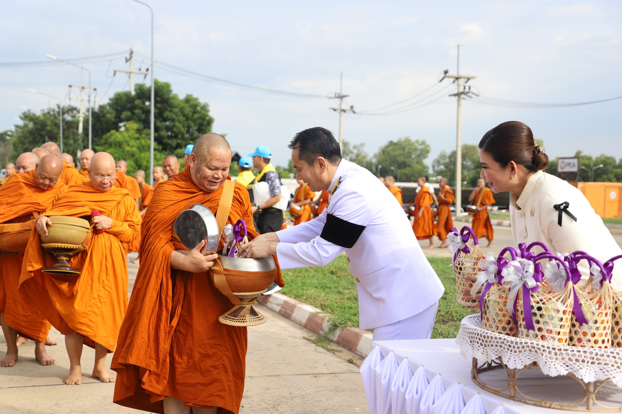 จังหวัดอุบลราชธานี จัดพิธีเจริญพระพุทธมนต์และทำบุญตักบาตร ถวายพระราชกุศลเฉลิมพระเกียรติสมเด็จพระนางเจ้าฯ พระบรมราชินี เนื่องในวันเฉลิมพระชนมพรรษา 3 มิถุนายน 2569