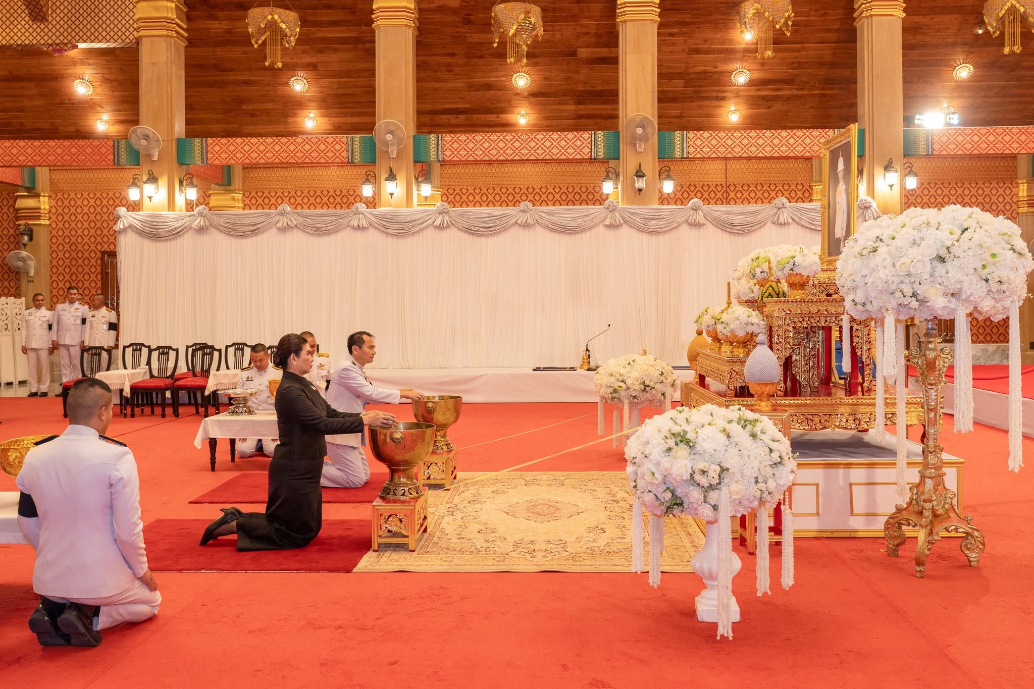 จังหวัดอุบลราชธานี จัดพิธีถวายน้ำสรงพระศพเบื้องหน้าพระรูป สมเด็จพระเจ้าลูกเธอ เจ้าฟ้าพัชรกิติยาภา นเรนทิราเทพยวดี กรมหลวงราชสาริณีสิริพัชร มหาวัชรราชธิดา อย่างสมพระเกียรติ ท่ามกลางความอาลัยของพสกนิกรทุกหมู่เหล่า