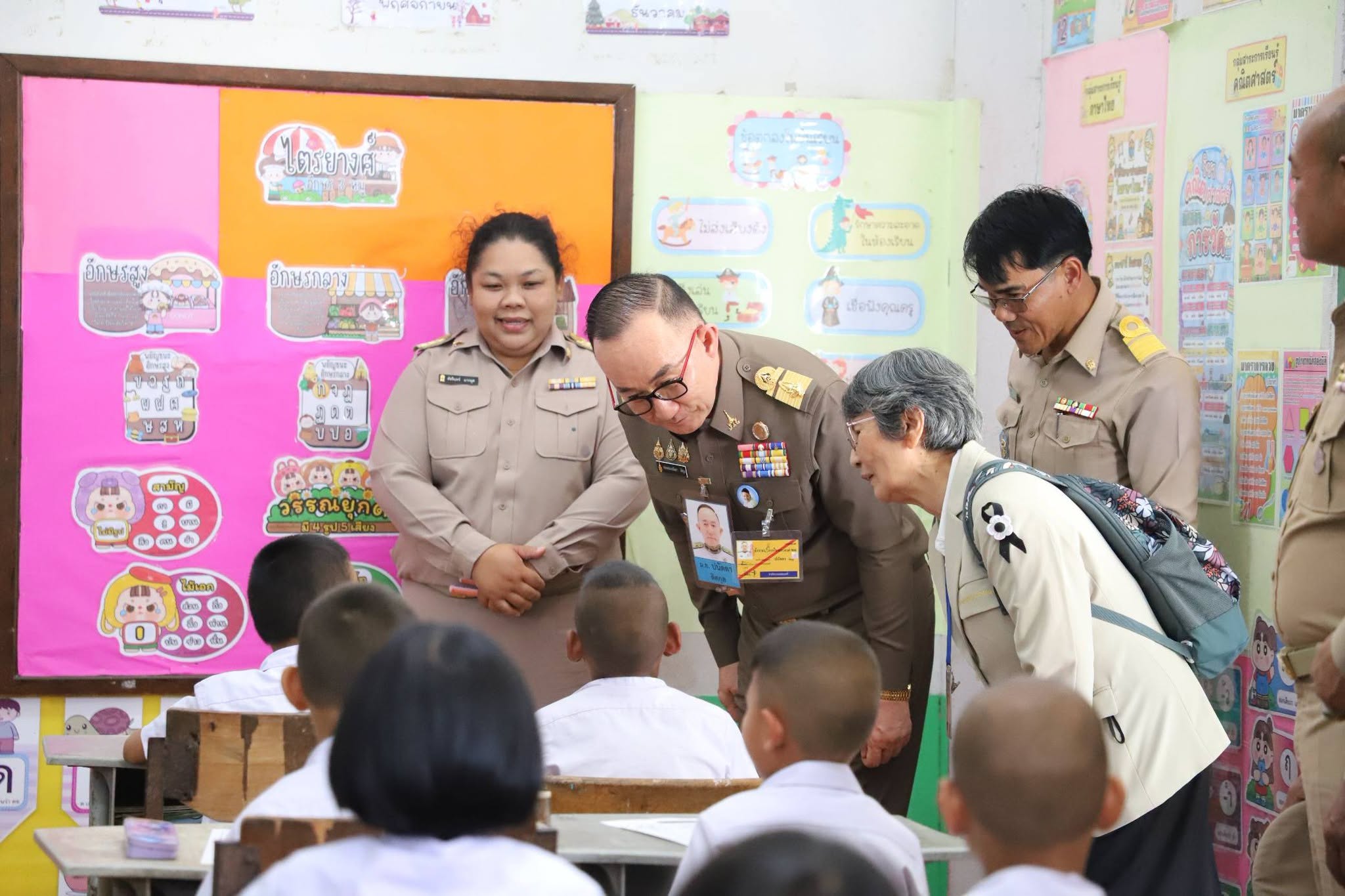 องคมนตรี ตรวจเยี่ยมโรงเรียนในโครงการกองทุนการศึกษา จังหวัดอุบลราชธานี ติดตามผลการน้อมนำพระบรมราโชบายด้านการศึกษาสู่การปฏิบัติ