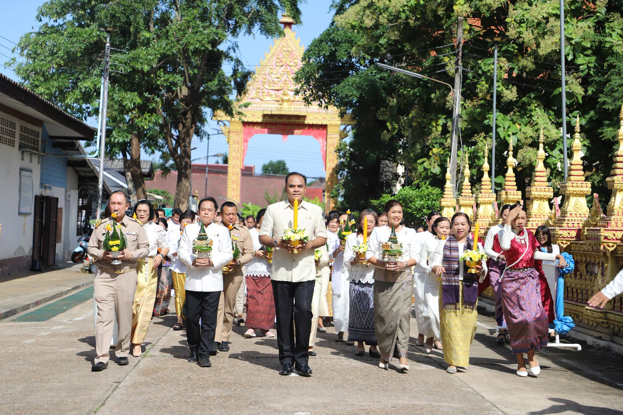 จังหวัดอุบลราชธานี จัดกิจกรรมส่งเสริมประเพณีถวายเทียนพรรษาและผ้าอาบน้ำฝน ตามฮีต 12 คอง 14 ประจำปี 2569 สืบสานพระพุทธศาสนาและวัฒนธรรมท้องถิ่น
