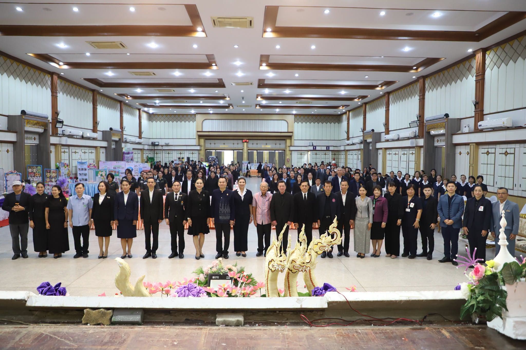 จังหวัดอุบลราชธานี จัดเวทีแลกเปลี่ยนเรียนรู้ (Symposium) ส่งเสริมและพัฒนาการพูด อ่าน เขียนภาษาไทย ยกย่องสถานศึกษาต้นแบบ Best Practice
