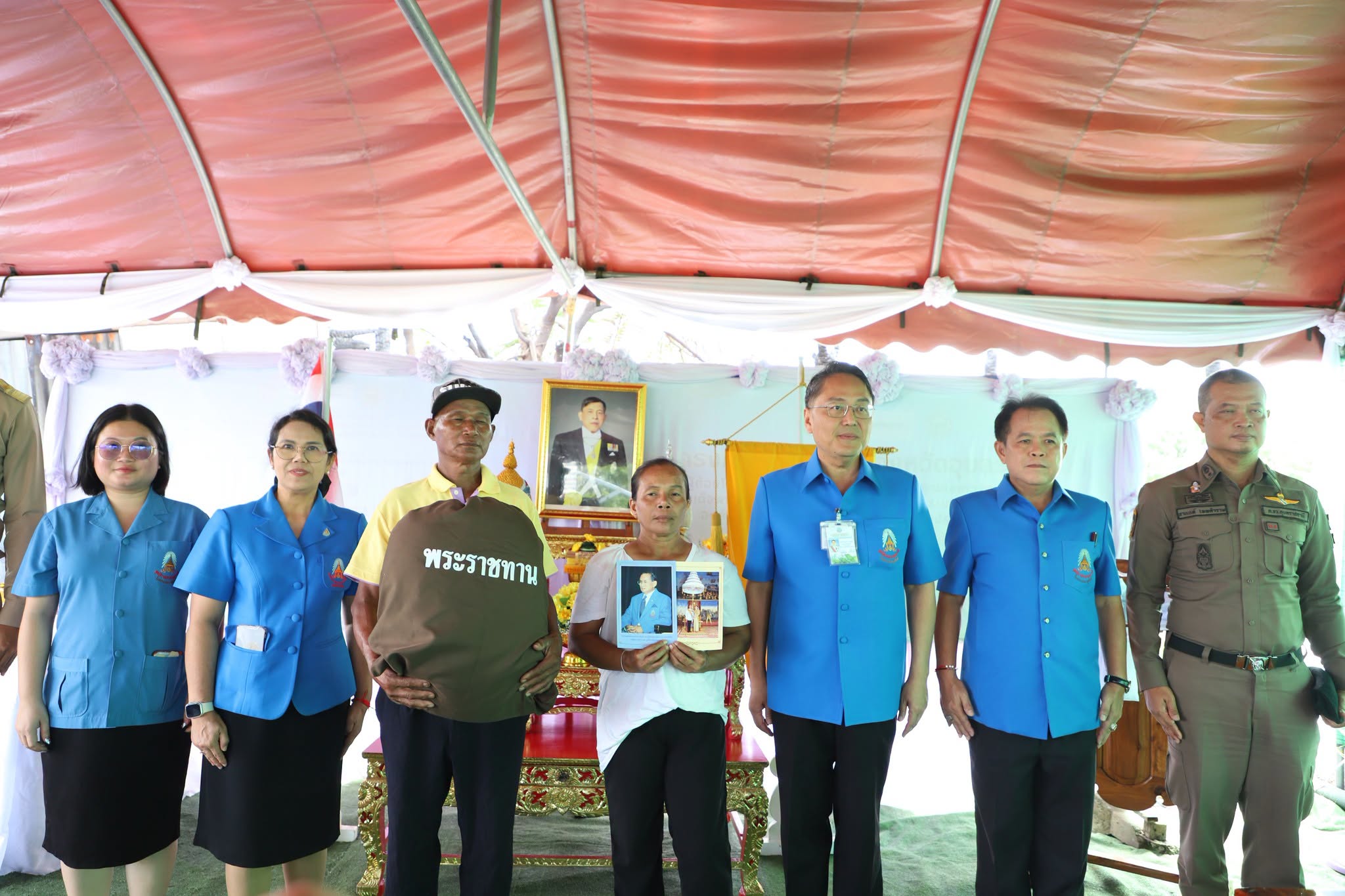 จังหวัดอุบลราชธานี เชิญถุงพระราชทานมูลนิธิราชประชานุเคราะห์ฯ ช่วยเหลือครอบครัวผู้ประสบอัคคีภัย