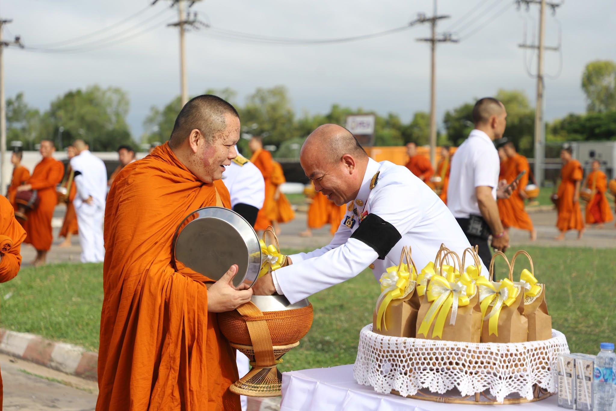 จังหวัดอุบลราชธานี จัดพิธีทำบุญตักบาตรถวายเป็นพระราชกุศล เนื่องในวันนวมินทรมหาราช 13 ตุลาคม 2569