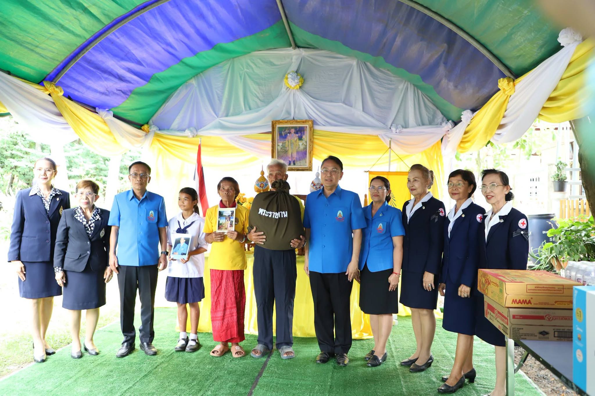 อุบลราชธานี มอบสิ่งของพระราชทาน ช่วยเหลือผู้ประสบภัยจากเหตุบ้านพักอาศัยได้รับความเสียหาย