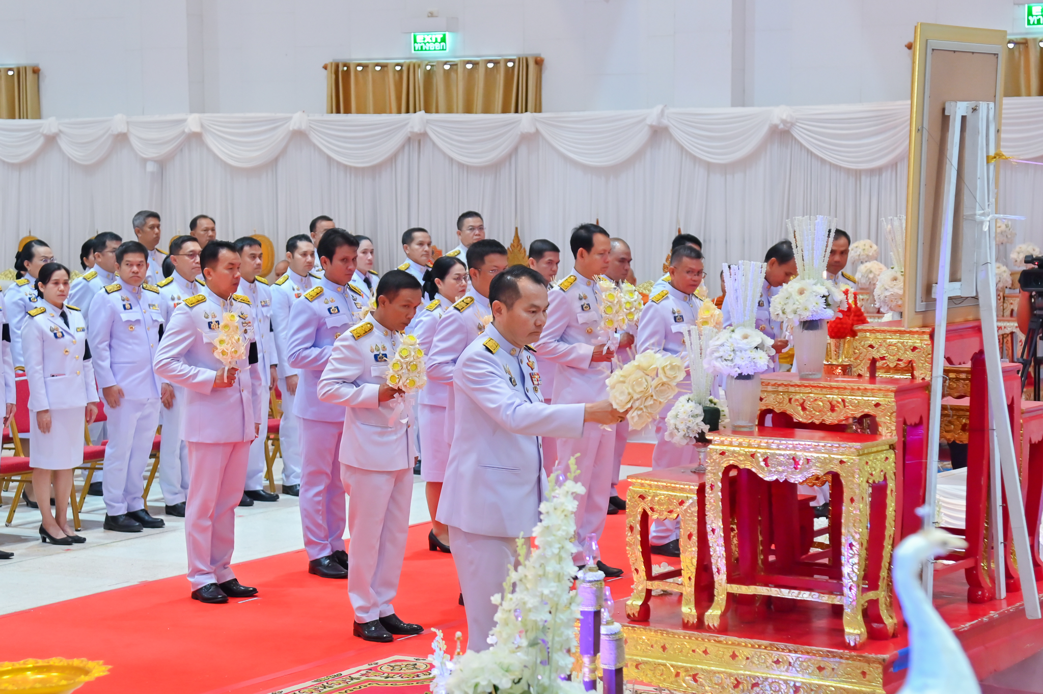 จังหวัดอุบลราชธานี ประกอบพิธีถวายดอกไม้จันทน์ภาคประชาชน (ดอกไม้จันทน์ตัวแทน) น้อมถวายความอาลัย สมเด็จพระนางเจ้าสิริกิติ์ พระบรมราชินีนาถ พระบรมราชชนนีพันปีหลวง